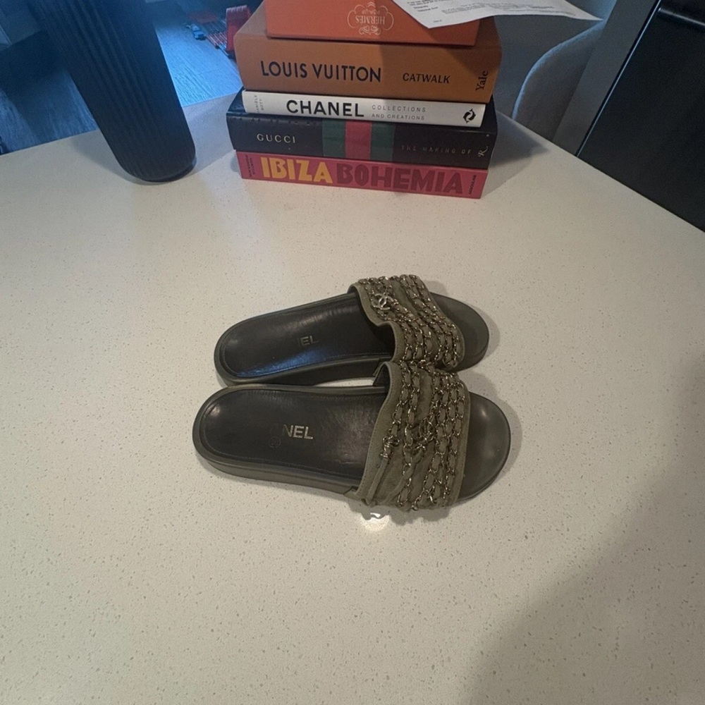 Chanel Women's Olive Green Chain-Trim Slide Sandals - Picture 4 of 7